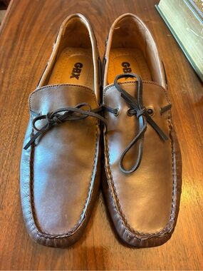 GBX Brown Leather Slip-On Moccasin Loafers with Bow Detail